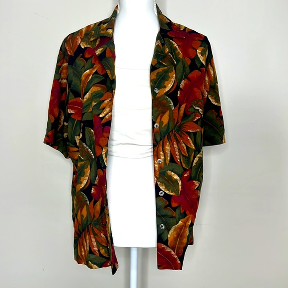 3/$20 Vintage women’s button down -short  sleeve top - Picture 1 of 7